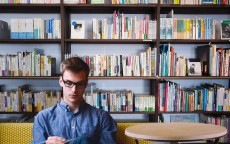 告别凌乱，一柜搞定！笔记本电脑桌带柜子一体深度测评，是智商税还是真香神器？