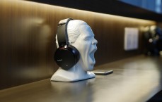 索尼XM4头戴式耳机打游戏测评，音画巅峰之作，游戏玩家的绝佳伴侣