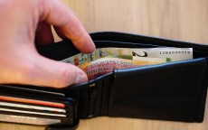 八块钱的头戴式耳机测评，性价比之选还是品质的妥协？800元头戴式耳机性价比之王