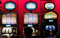 手机壳盲盒测评，12Mini的惊喜与挑战